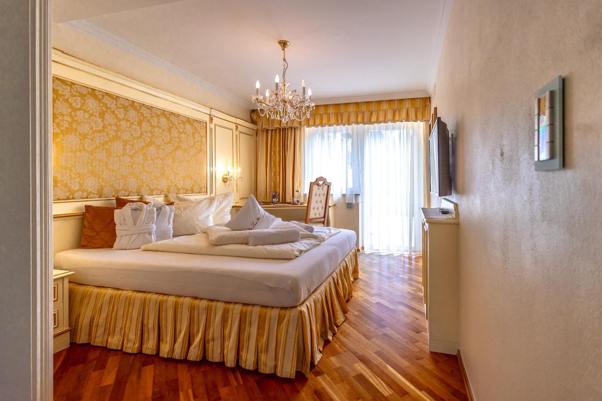 B&B Das Land-Palais - Private Mountain Hideaway Selva dei Molini Bagian luar foto