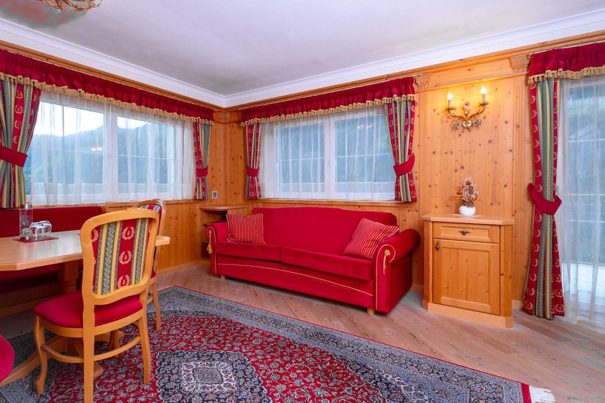 B&B Das Land-Palais - Private Mountain Hideaway Selva dei Molini Bagian luar foto