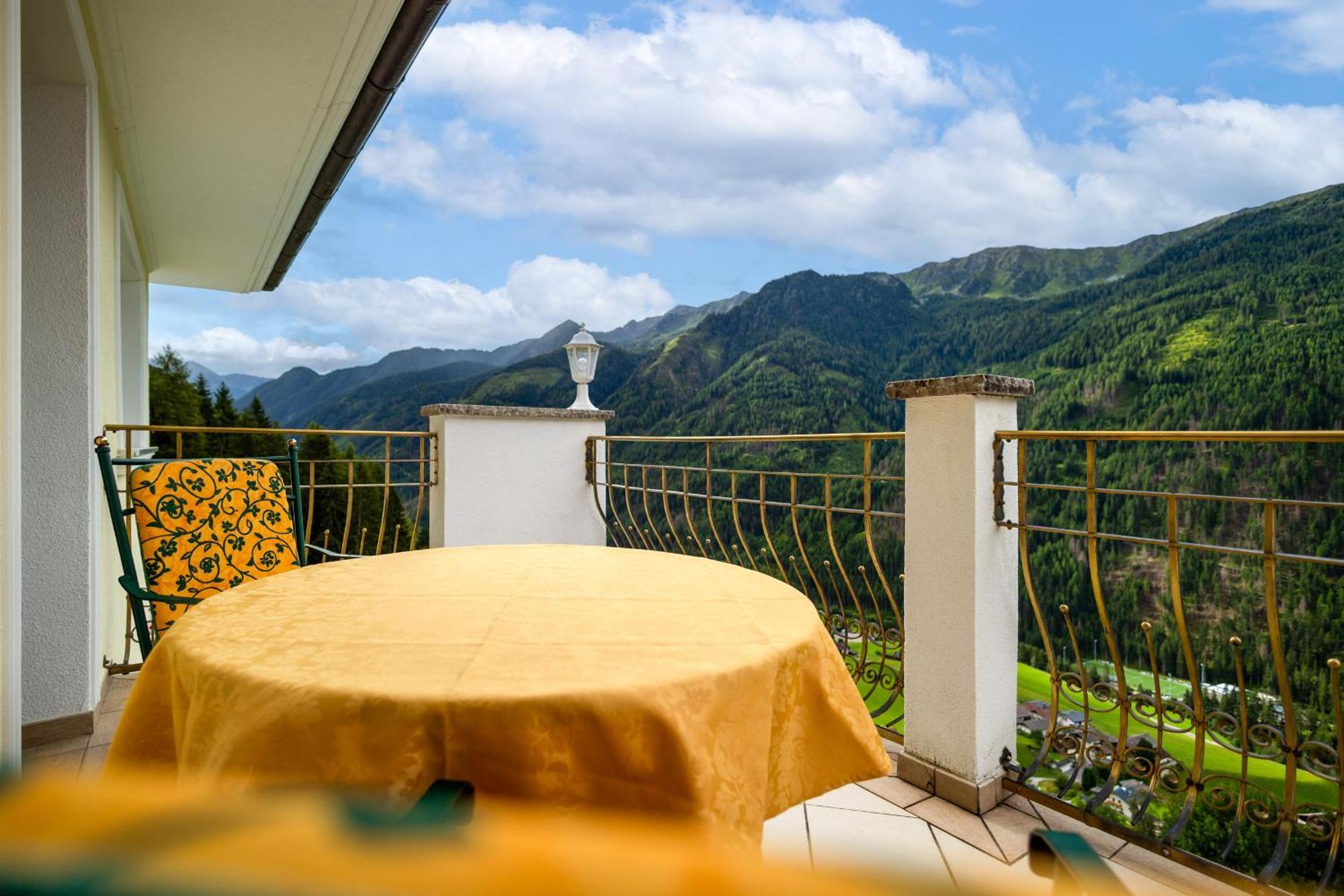 B&B Das Land-Palais - Private Mountain Hideaway Selva dei Molini Bagian luar foto