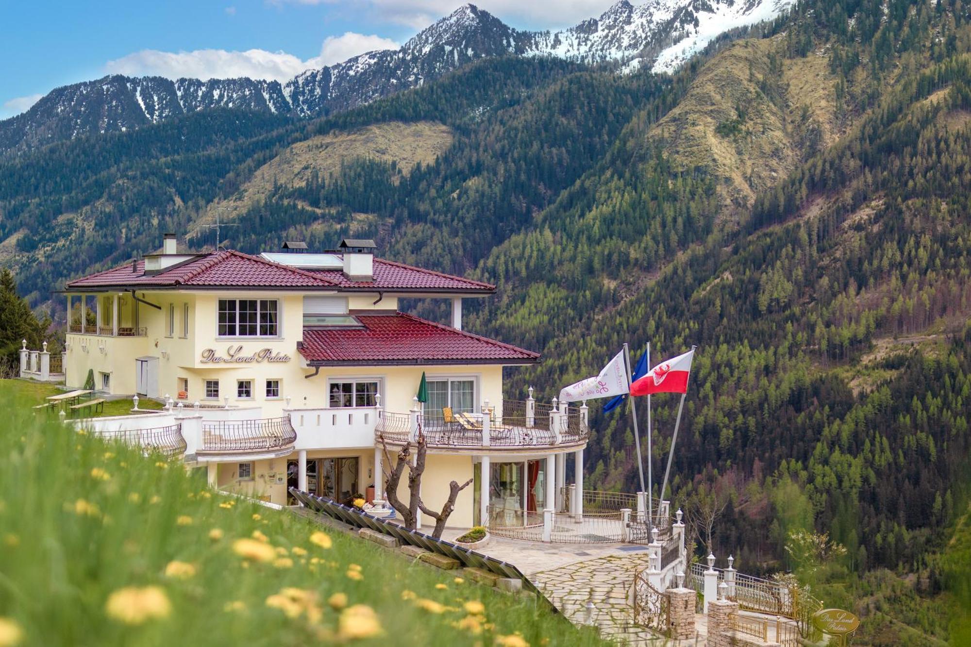 B&B Das Land-Palais - Private Mountain Hideaway Selva dei Molini Bagian luar foto