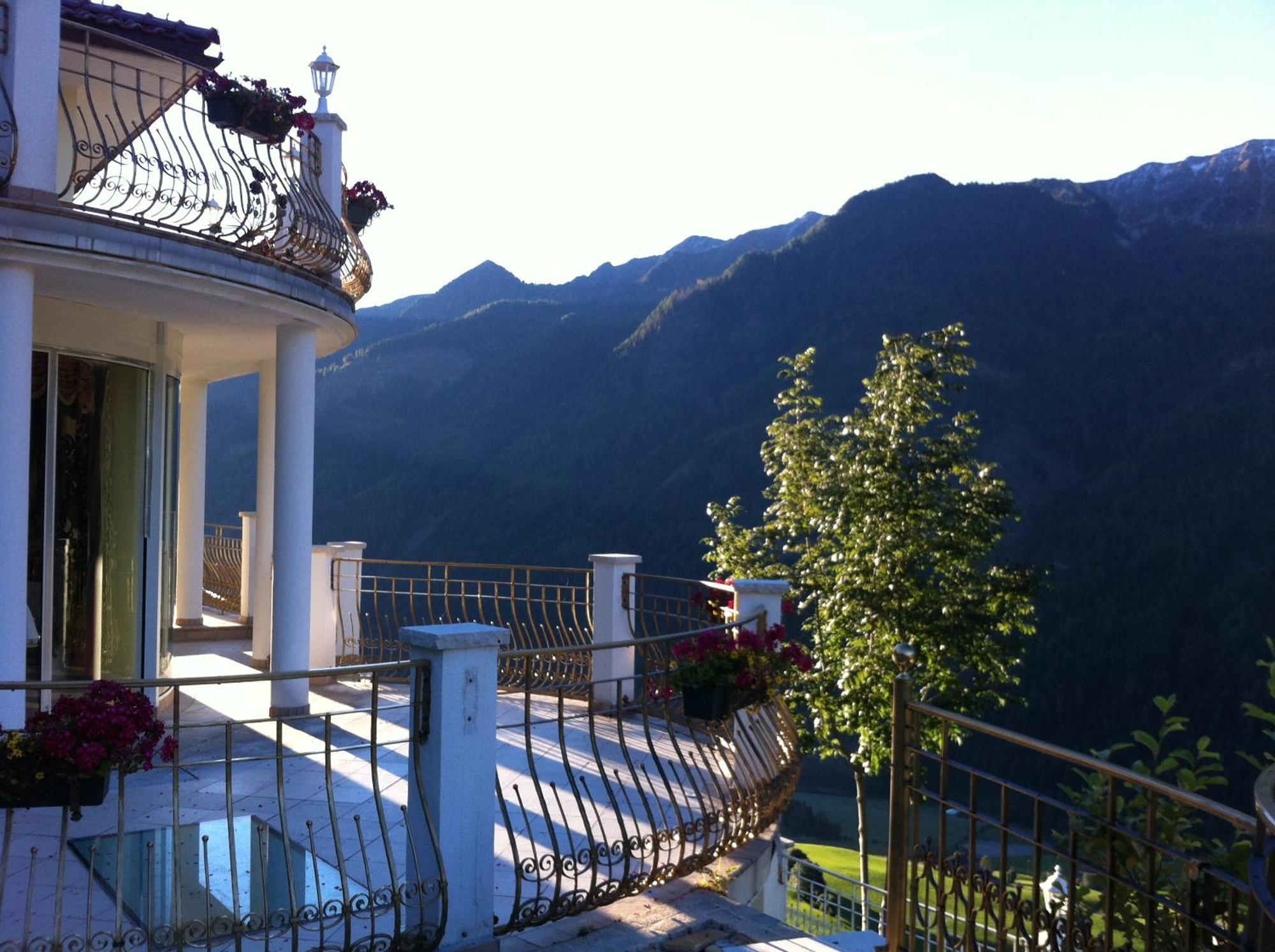 B&B Das Land-Palais - Private Mountain Hideaway Selva dei Molini Bagian luar foto