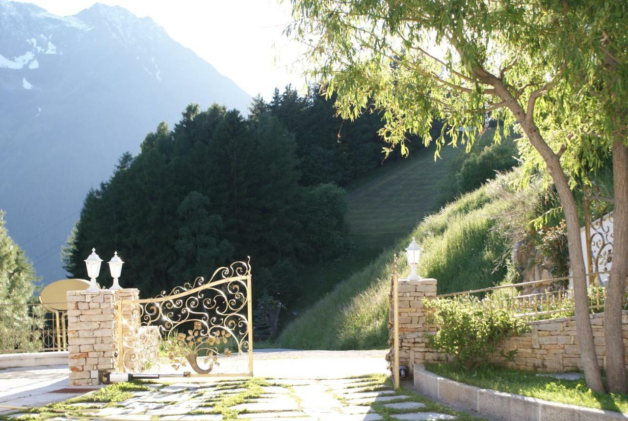 B&B Das Land-Palais - Private Mountain Hideaway Selva dei Molini Bagian luar foto